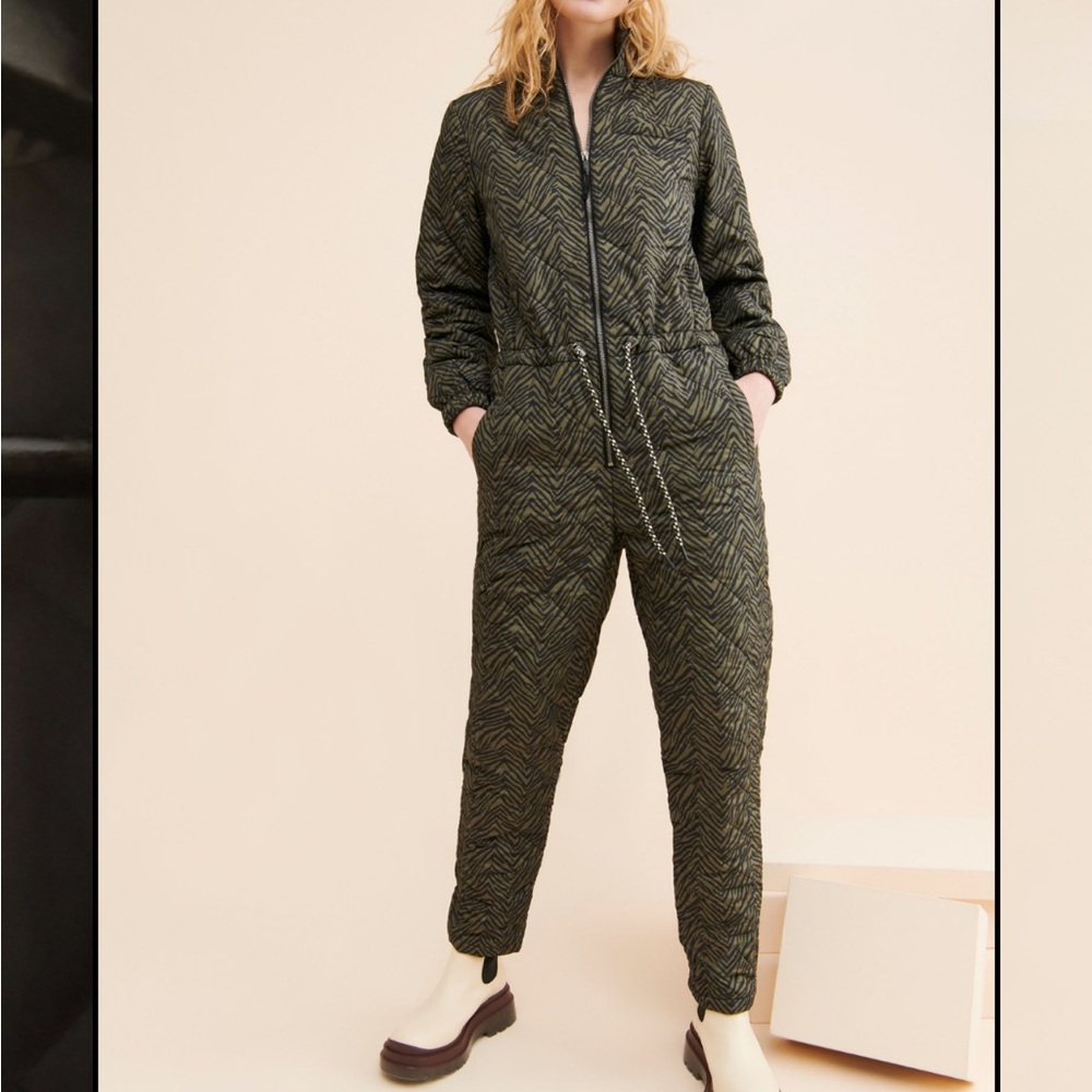 ICHI Cobric Snowsuit size medium • chic animal print snowsuit